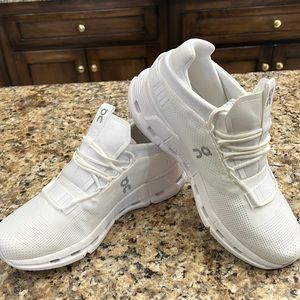 ON Cloudnova All White